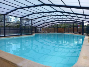 Mobil Home Beg Meil 300m plage avec piscine partagée, terrasse privée et Wi-Fi